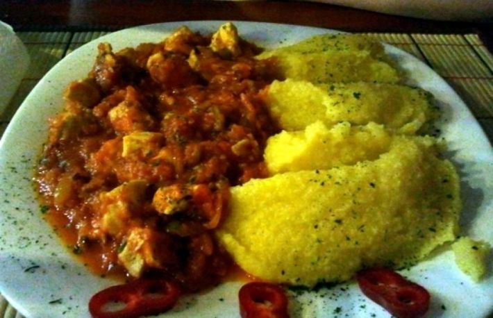 Mancare de porumbei cu mamaliga