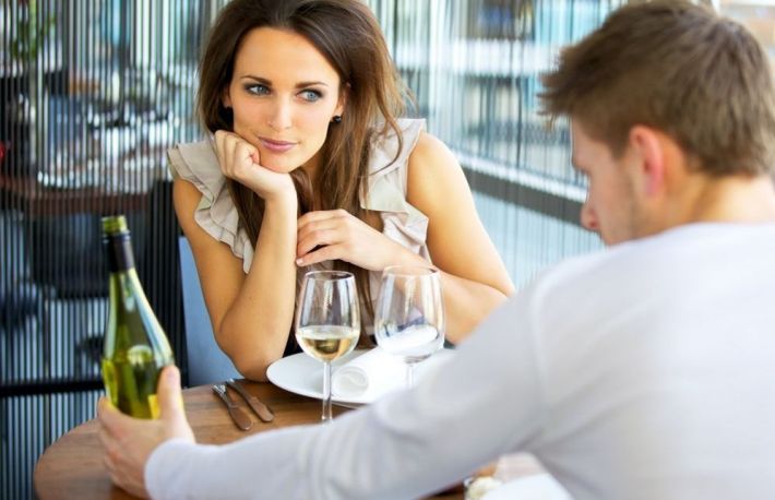 Afla cum sa te porti la prima intalnire