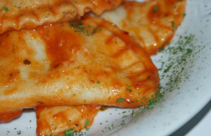  Reteta: Coltunasi cu carne la cuptor