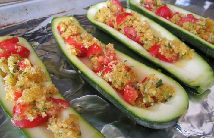 Reteta:  Dovlecei umpluti cu legume si franzela