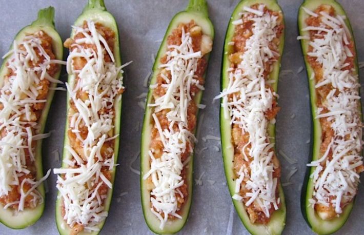     Reteta: Dovlecei umpluti cu branza si smantana