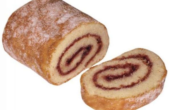 Rulada de casa umpluta cu mere si marmelada