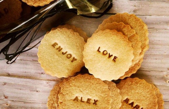 Biscuiti vienezi cu migdale pisate