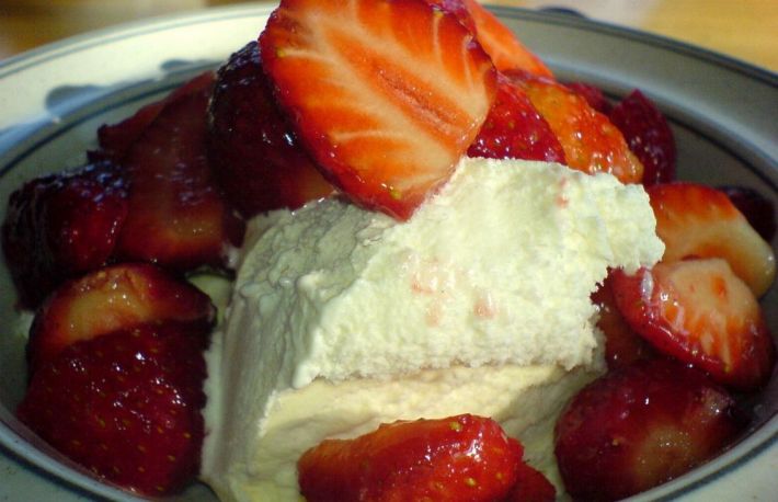 Spuma de albus cu capsune