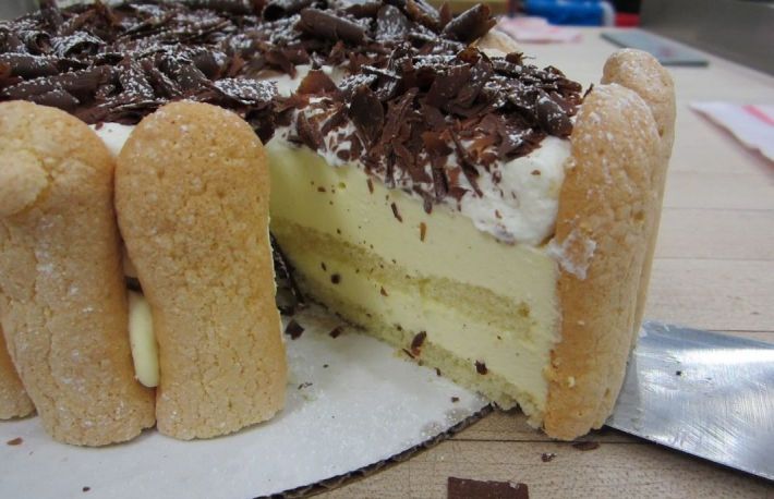  Reteta: Sarlota de ciocolata cu frisca 