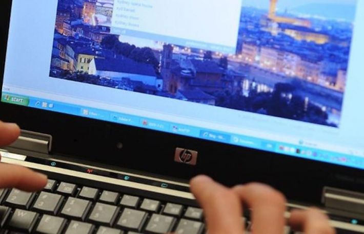 Cum poti sa tii activitatile online secrete, fata de parinti?