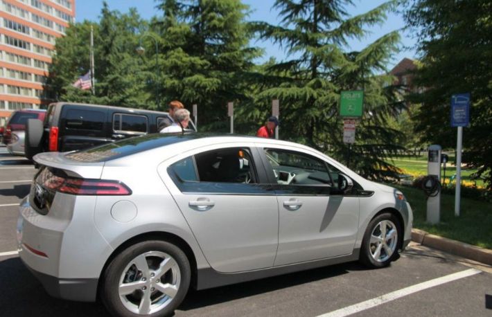 Cum pornesti din rampa cand conduci o masina cu cutie de viteze manuala?