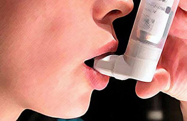 Cum poti ajuta o persoana care are o criza de astm?