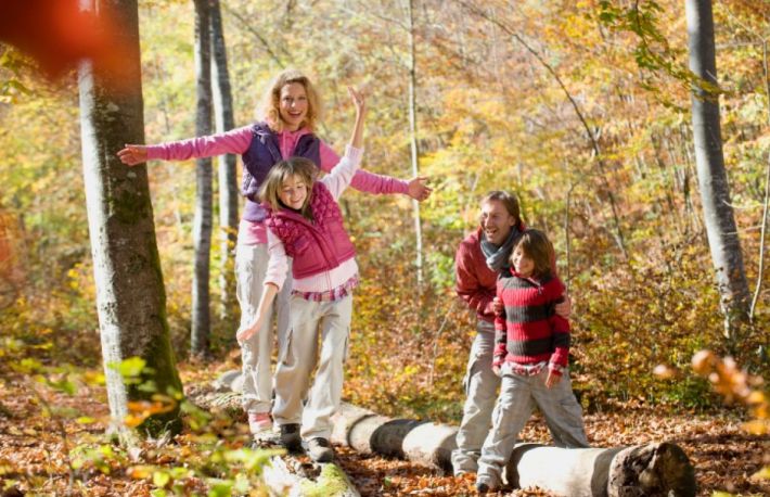 25 de activitati pe care orice familie ar trebui sa le incerce toamna