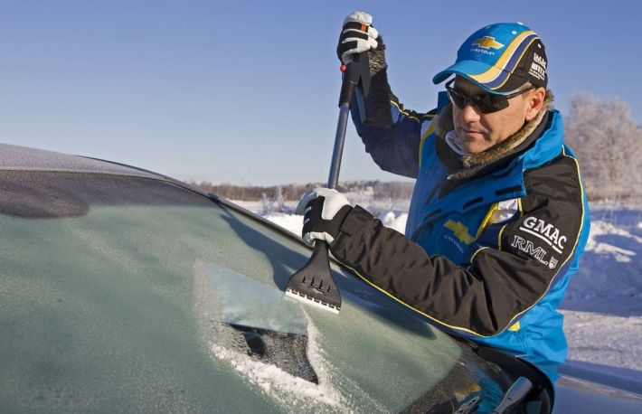  Cum sa cureti gheata de pe parbriz 