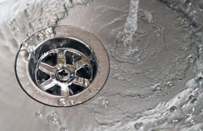 Cum sa desfunzi o scurgere fara scule sau chimicale