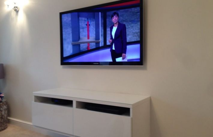 Cum se monteaza un TV pe perete