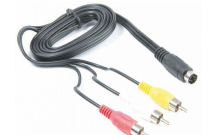 Cum poti conecta un cablu S video la alte dispozitive?