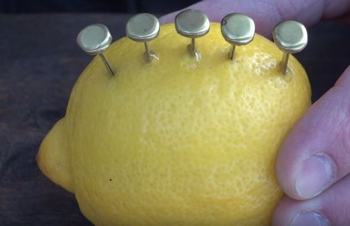 Supravietuire. Cum sa faci FOCUL cu o...LAMAIE