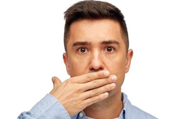 Cum sa scapi de respiratia urat mirositoare. Aplica o metoda 100% naturala