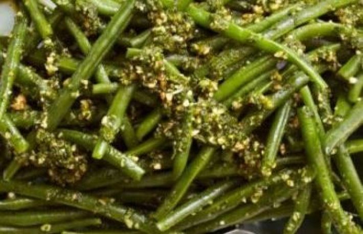 Cum sa faci salata de fasole verde cu sos de patrunjel