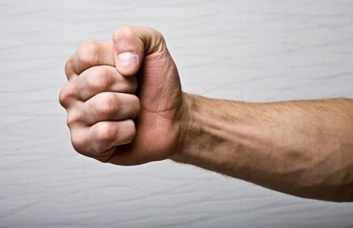 Cum afli ce fel de om esti. E suficient sa strangi pumnul