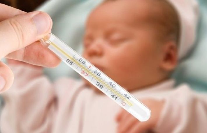 Cum sa scazi FEBRA COPILULUI. Medicamentele nu sunt necesare!