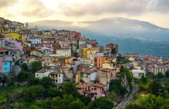 Cum sa cumperi o casa cu...1 euro! Ce conditii trebuie sa indeplinesti