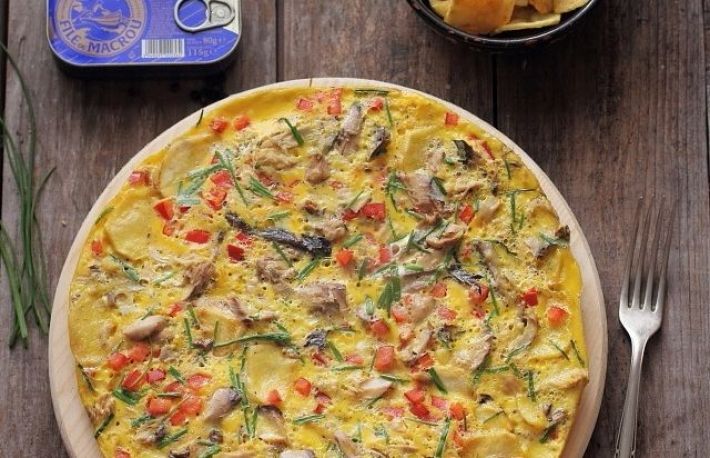 Cum sa faci omleta cu macrou si cartofi