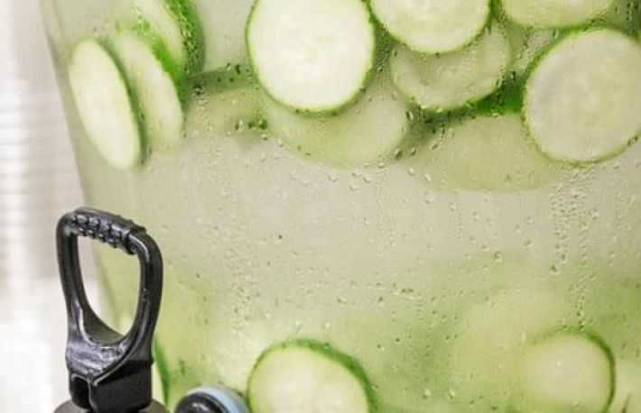 Vrei o sanatate de fier? Bea apa cu castraveti