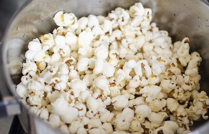 Cum sa pastrezi popcornul proaspat