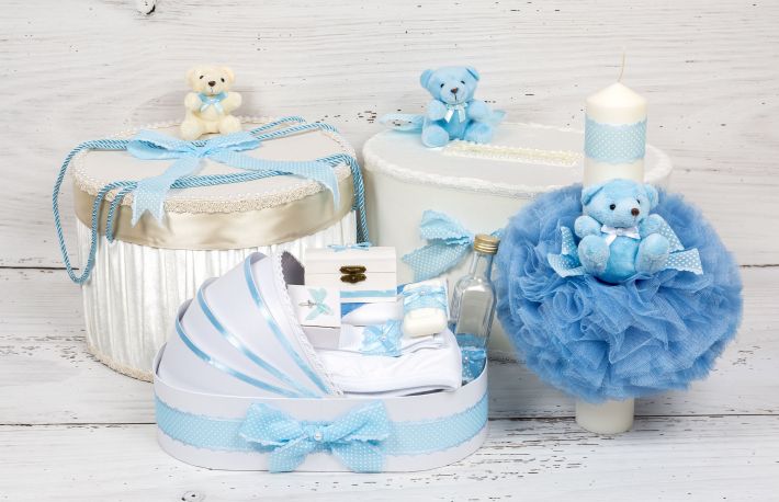 Cauti accesorii botez? Descopera noua colectie SelfEvents.ro cutii de dar, cutii hainute, trusou si lumanare biserica