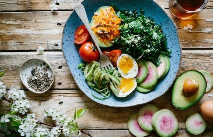 Cum sa alegi intre dieta Keto si dietele cu continut redus de carbohidrati