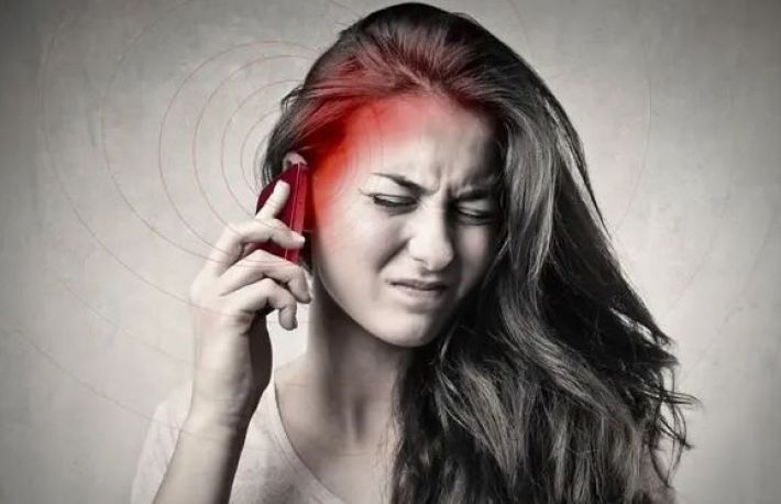 Studiu. Telefonul radiaza? Cati romani mai cred asta