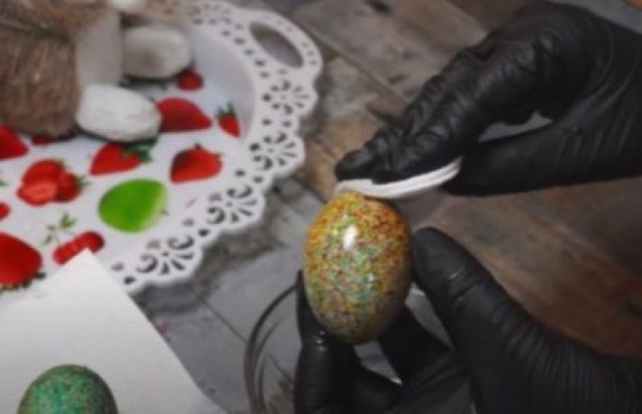 Cum sa vopsesti ouale. Mai rapid nu se poate