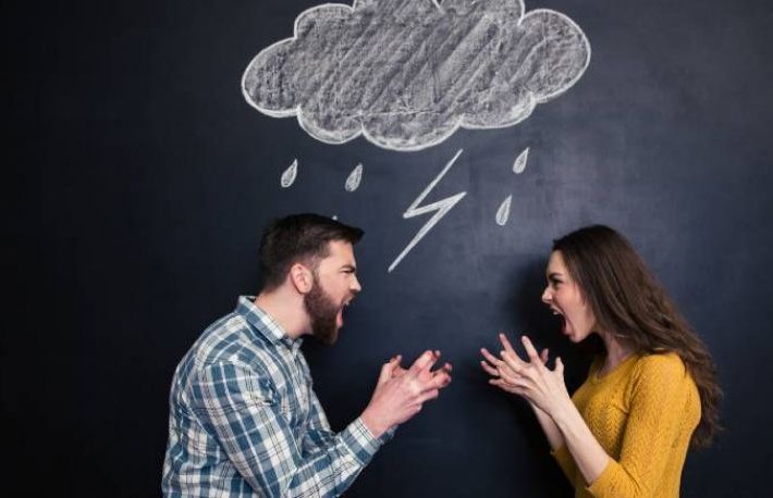 Esti intr-o relatie toxica? Iata de ce nu poti renunta