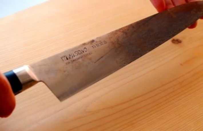 Cum sa indepartezi rugina de pe un cutit vechi