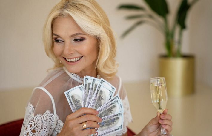 Ce este inselatoria mama de zahar/sugar momma si cum sa o eviti