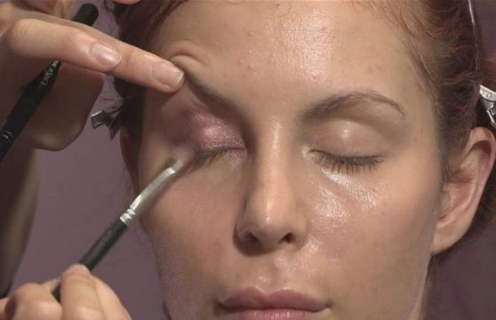 Cum sa aplici fardul de pleoape?