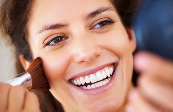 Cum se aplica blush-ul cremos