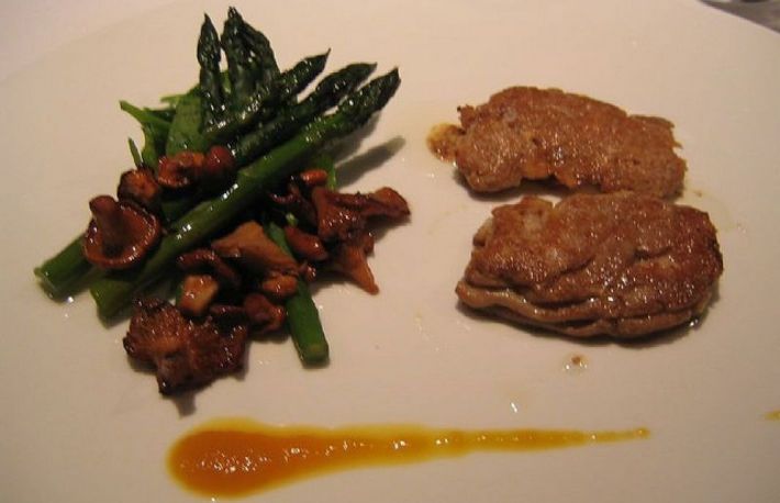 Creier cu sos de ciuperci