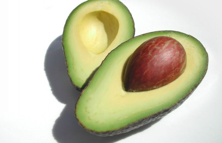 Cum sa tai un Avocado