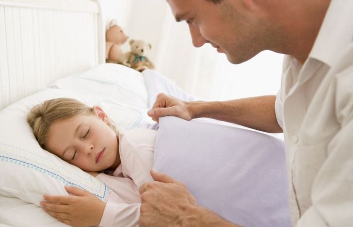 Cum poti ajuta copiii sa doarma bine toata noaptea?