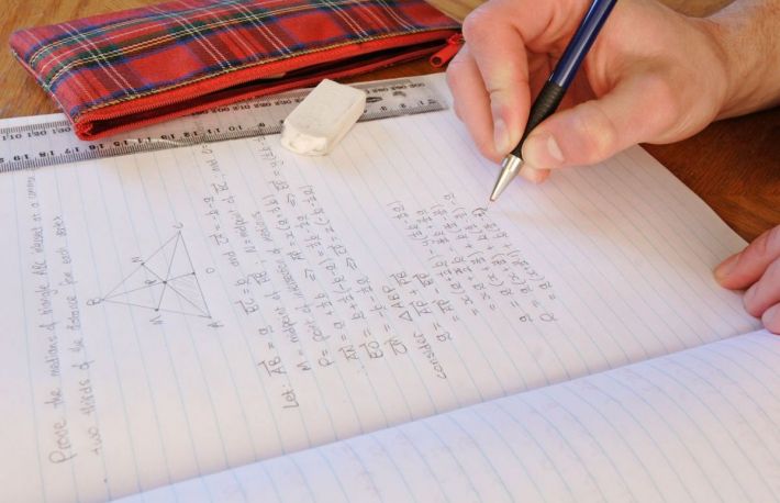 Cum va puteti convinge copiii sa-si faca temele?