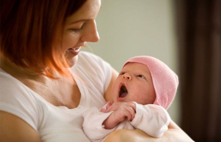 Cum puteti supravietui primei luni de maternitate?