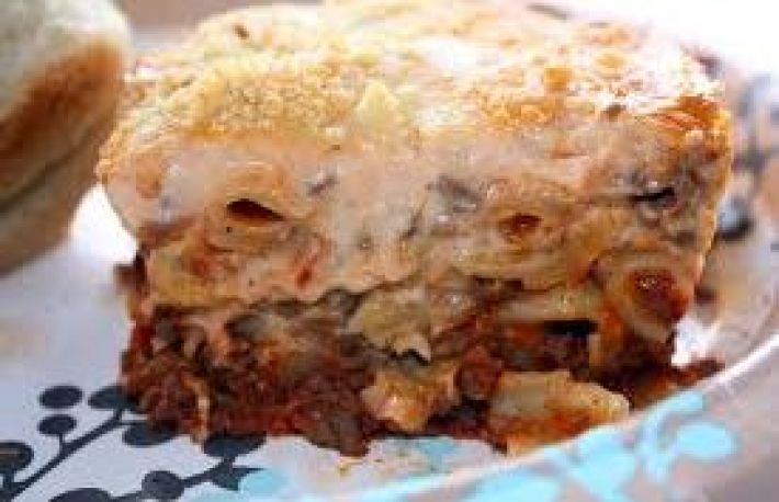 Reteta: Placinta cu spaghete si carne