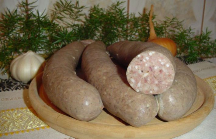 Reteta de Craciun: caltabosi fierti din maruntaie de porc