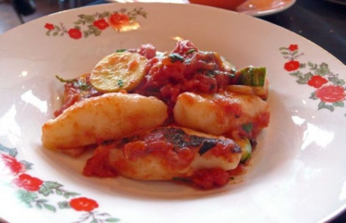  Reteta: Galuste de cartofi cu sos de rosii