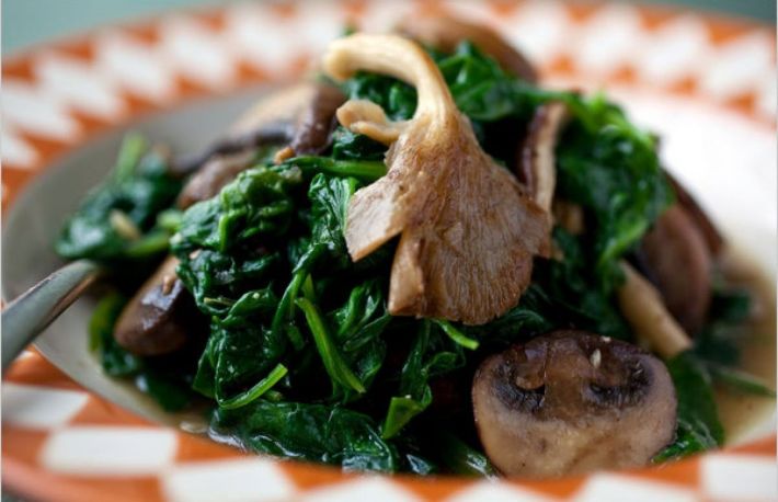 Reteta: Spanac cu ciuperci la cuptor