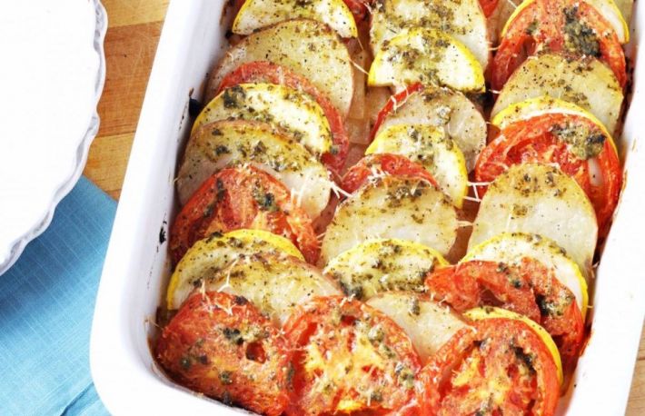  Reteta: Dovlecei cu rosii la cuptor