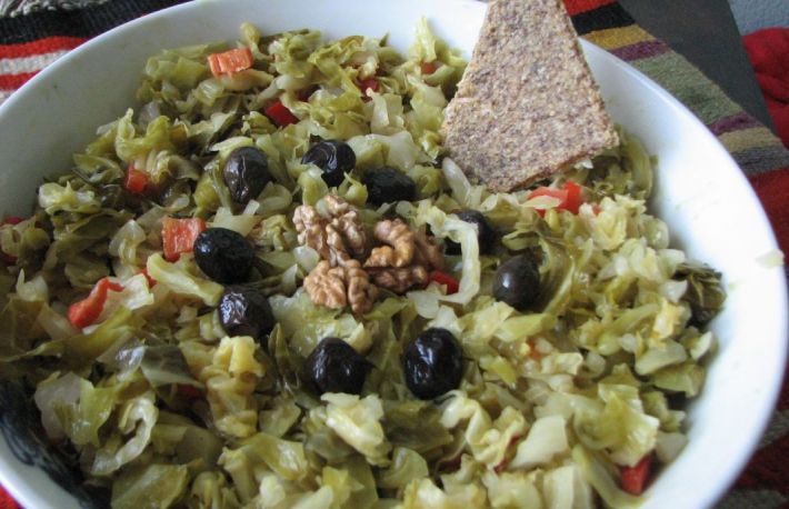 Mancare de varza acra cu masline