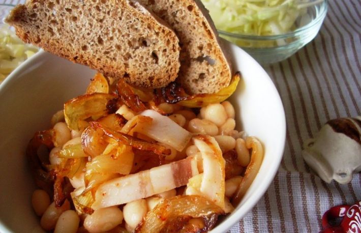 Afla cum se face fasolea boabe cu slanina