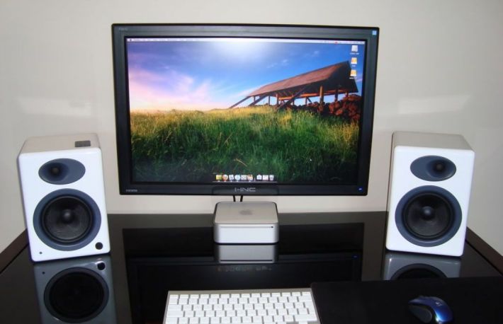 Cum poti conecta doua monitoare la un Mini Mac?