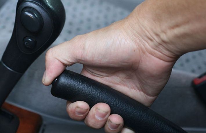 Cum sa opresti masina fara sa folosesti franele?