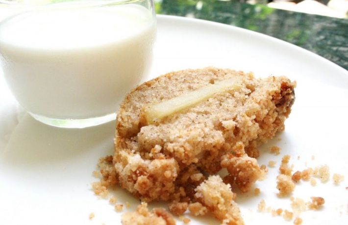 Prajitura cu pesmet si fructe uscate